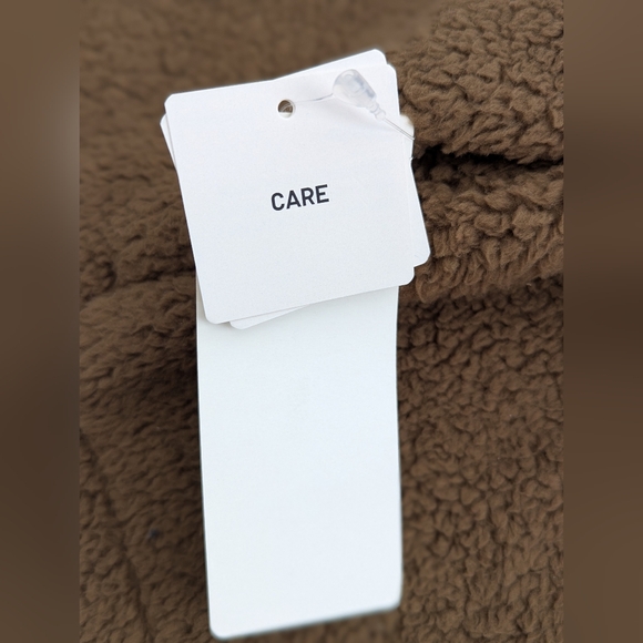 NWT Uniqlo Kids (Size 3) Brown Reversible Indoor/Outdoor Snap-Close Fleece Vest - Picture 10 of 14